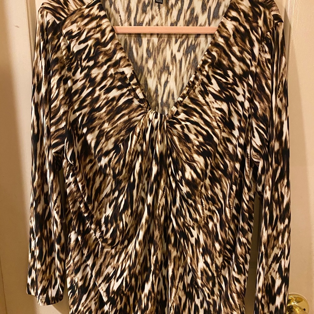 Woman’s 1X Top - Picture 2 of 3